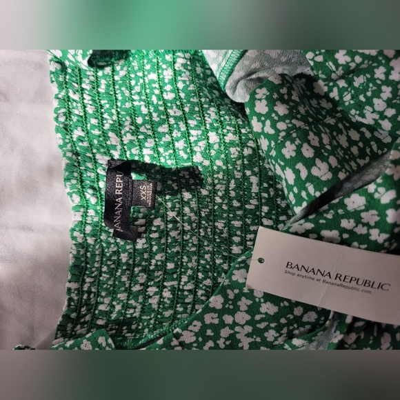 BANANA REPUBLIC green floral top NWT - Picture 4 of 9